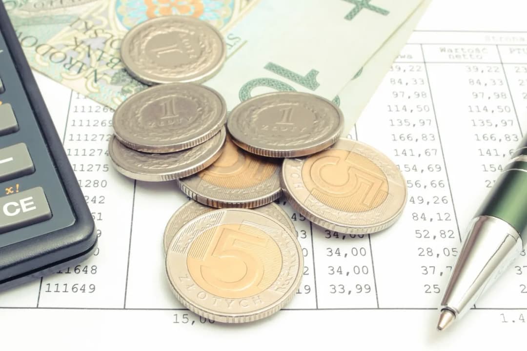 Zasiłki dla samotnej matki w Polsce: wszystkie dostępne świadczenia 2025