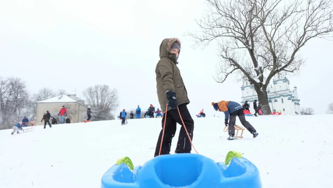 Gdzie na sanki z dziećmi w Warszawie? Oto 5 najlepszych miejsc