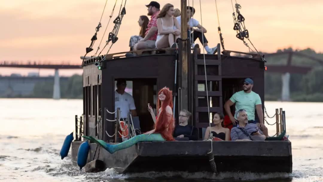 Dlaczego warto wybrać się na rejs po Wiśle w Warszawie? 5 powodów