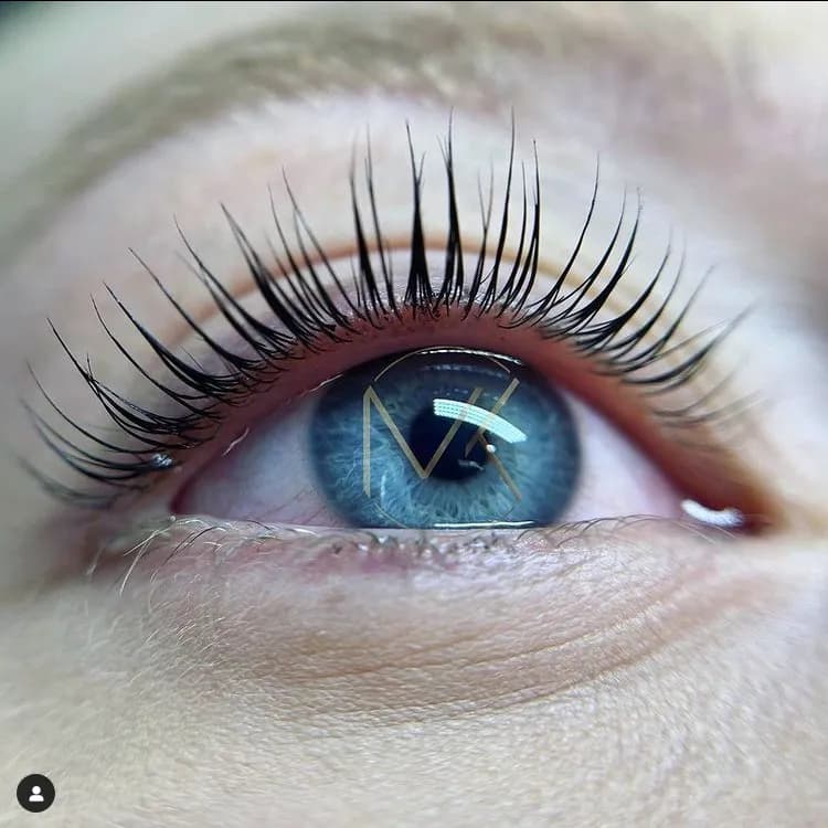 Jak stosować maskę do rzęs po laminacji, koloryzacji lub rozjaśnianiu?